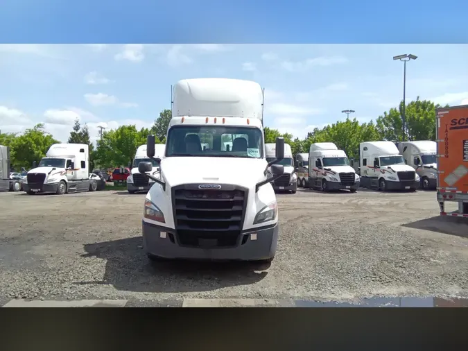 2020 Freightliner Cascadia 1264f310f0fd6118adec0176a4951a5e2ef