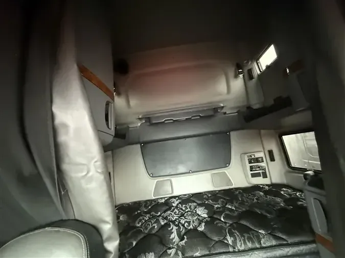 2018 INTERNATIONAL LT