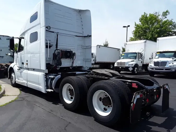 2021 VOLVO VNL64T-760