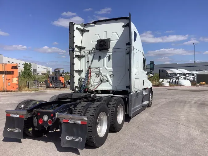 2022 Freightliner Cascadia 126