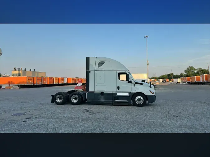 2022 Freightliner Cascadia 126