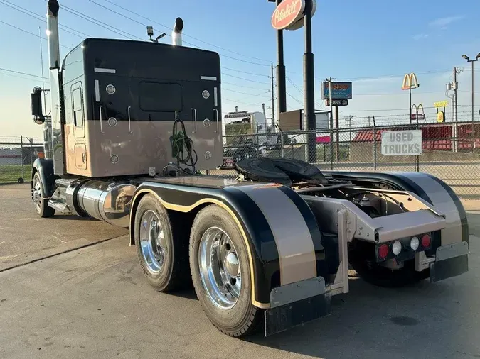 2022 Kenworth W900