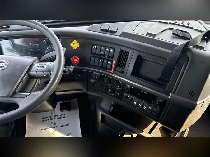 2022 VOLVO VNL760