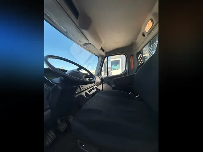 2016 FREIGHTLINER/MERCEDES M2 106