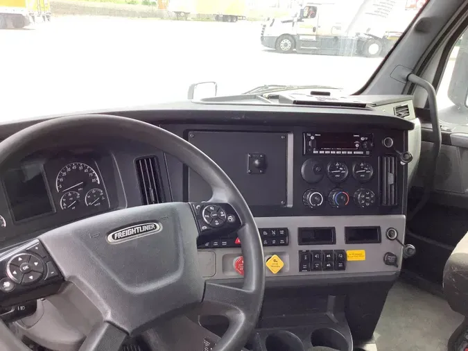 2021 Freightliner Cascadia 126