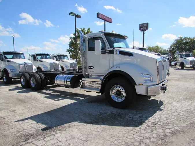 2024 Kenworth T880