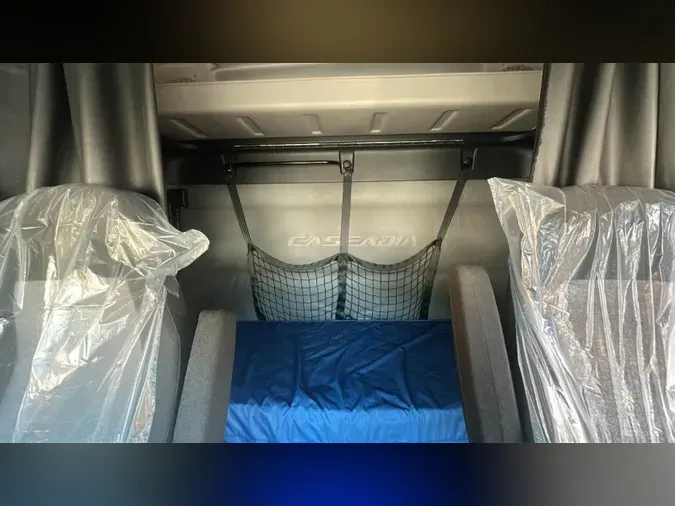 2021 Freightliner Cascadia 126