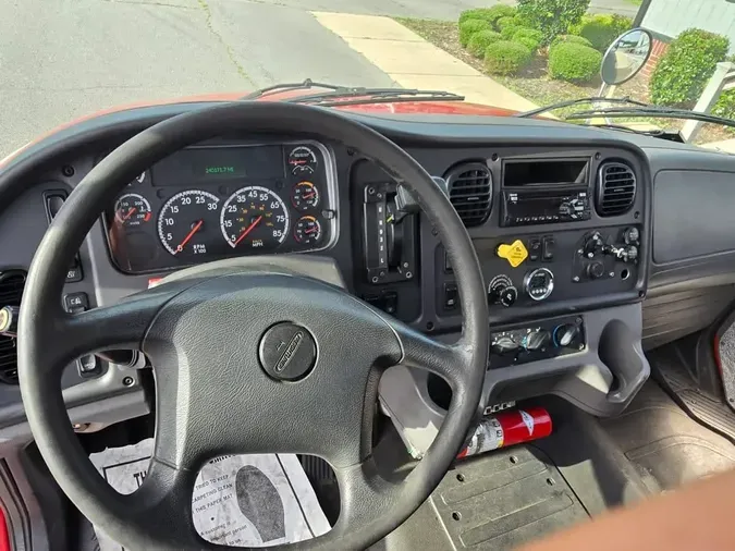 2018 FREIGHTLINER/MERCEDES M2 106