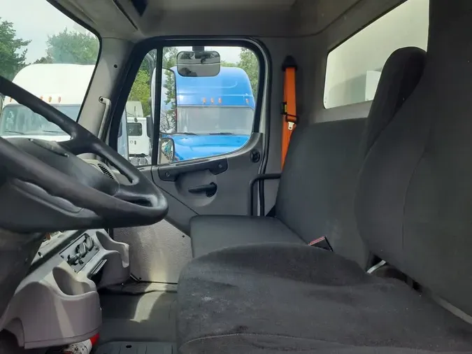 2019 FREIGHTLINER M2 106