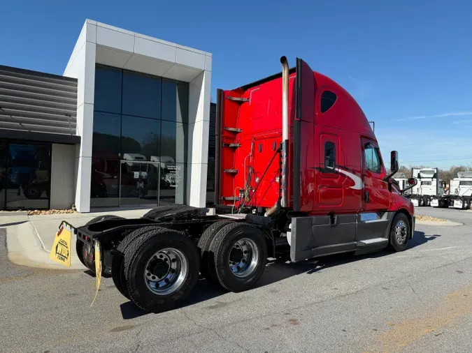 2020 Freightliner Cascadia 126