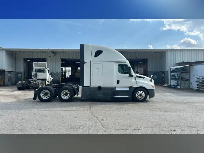 2022 Freightliner Cascadia 126