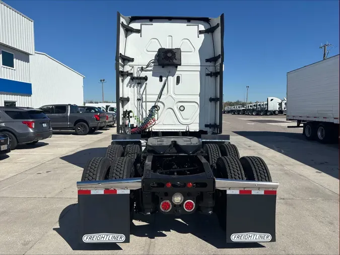 2020 Freightliner Cascadia 126