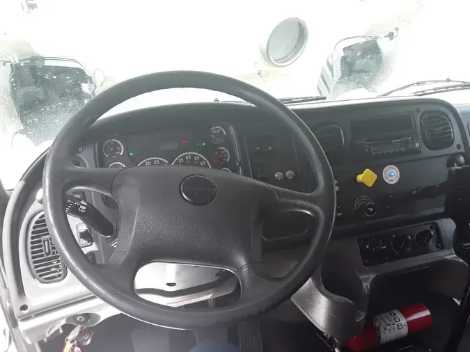2015 FREIGHTLINER M2 106