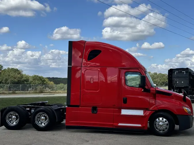 2021 FREIGHTLINER Cascadia 126