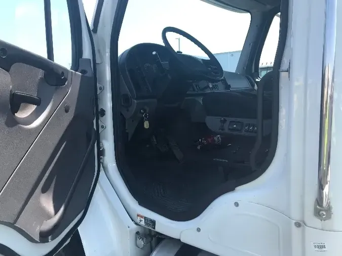 2016 Freightliner M2