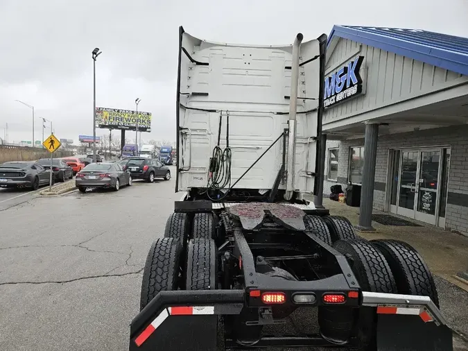 2020 VOLVO VNL64T760