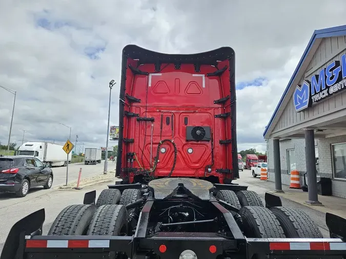 2022 FREIGHTLINER Cascadia 126