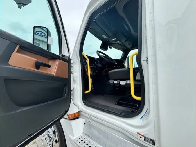 2023 Freightliner Cascadia 126