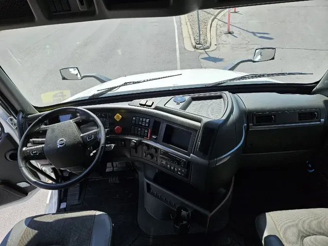 2021 VOLVO VNL64T760
