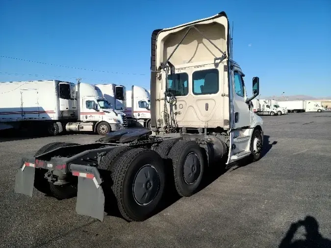 2019 Freightliner T12664ST