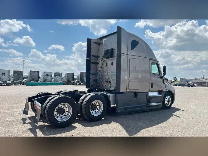 2022 Freightliner Cascadia 126