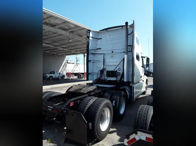 2020 VOLVO VNL64T-760
