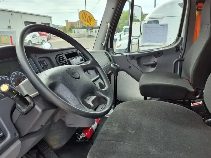 2020 FREIGHTLINER/MERCEDES M2 106