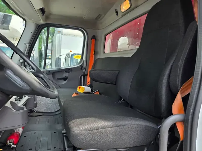 2017 FREIGHTLINER M2 106