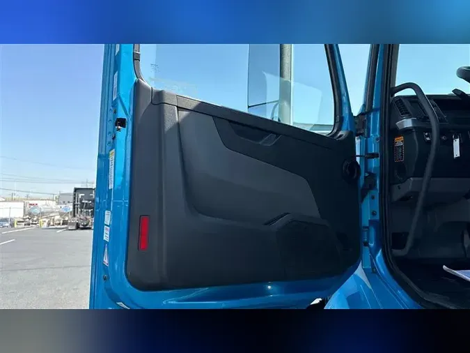 2019 VOLVO VNL300