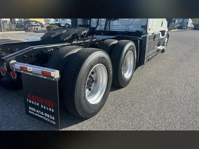 2021 FREIGHTLINER CA126