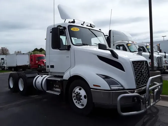 2020 VOLVO VNL64T-300