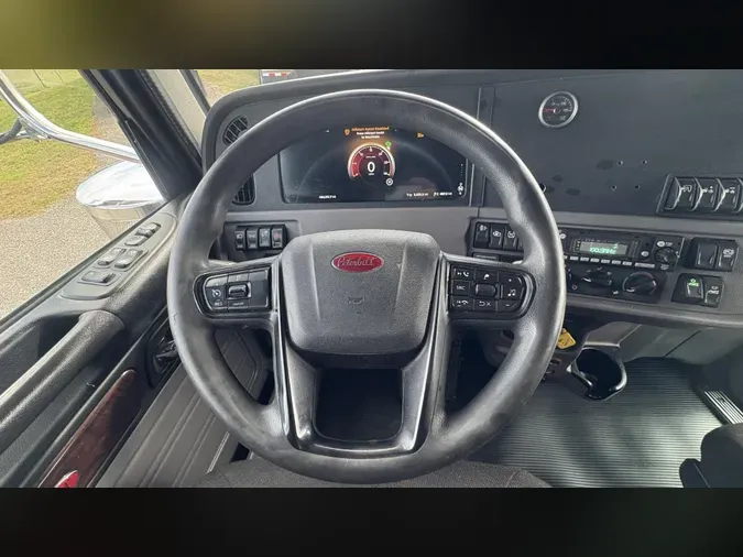 2022 Peterbilt 389