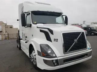 2017 VOLVO VNL670