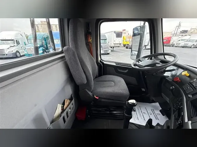 2020 VOLVO VNL300