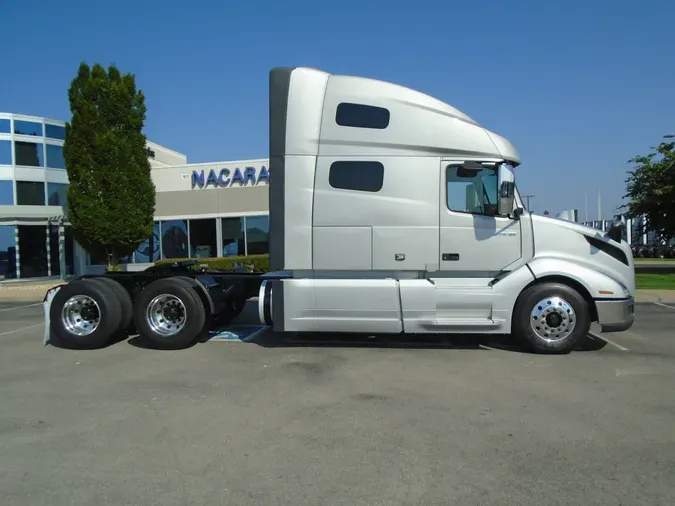 2020 Volvo VNL64T760