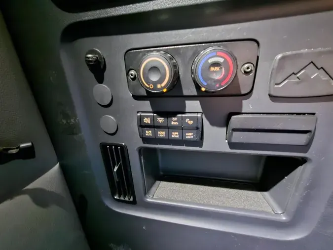 2021 FREIGHTLINER Cascadia 126