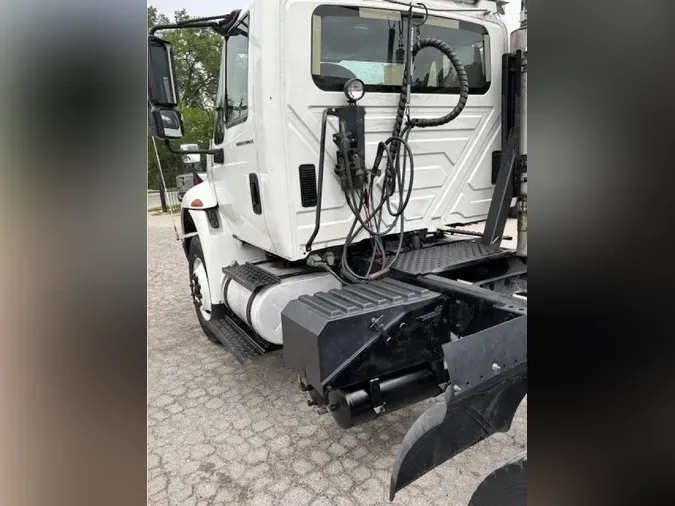 2004 INTERNATIONAL 4400