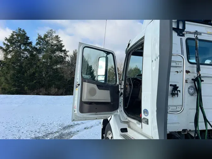 2018 Volvo VNL300