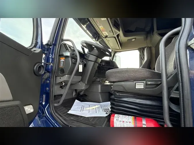 2022 VOLVO VNL760