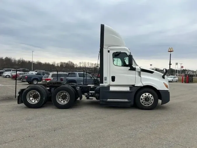 2019 Freightliner CASCADIA 116