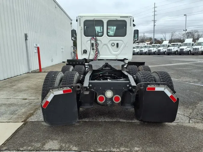 2018 FREIGHTLINER/MERCEDES CASCADIA 125