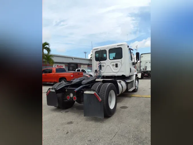 2016 FREIGHTLINER/MERCEDES CASCADIA 113