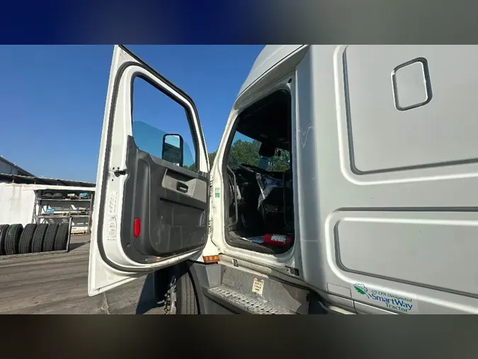 2021 Freightliner Cascadia 126