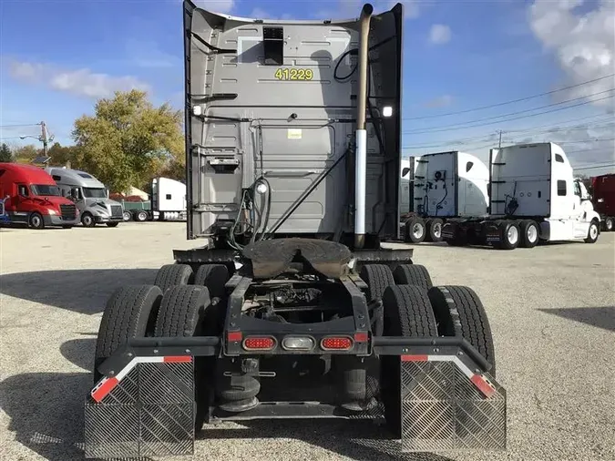 2021 VOLVO VNL760