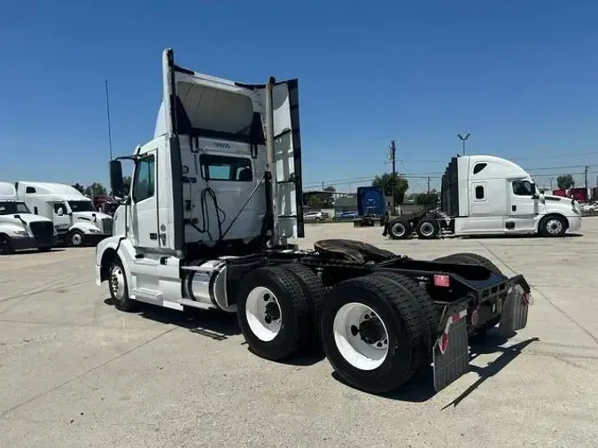 2015 Volvo VNL300