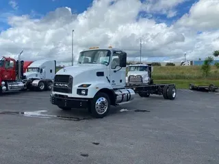 2022 Mack MD642