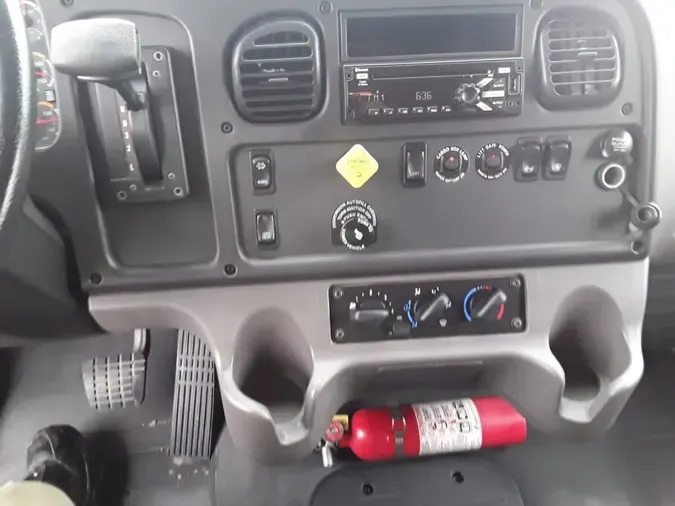 2018 FREIGHTLINER M2 106