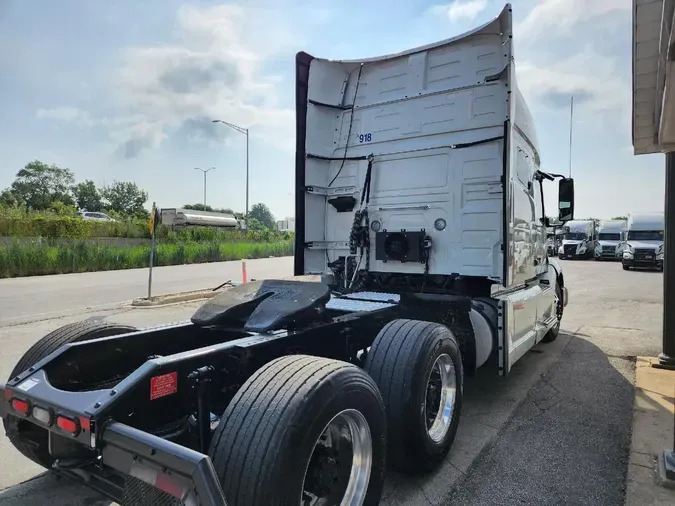2022 VOLVO VNL64T740