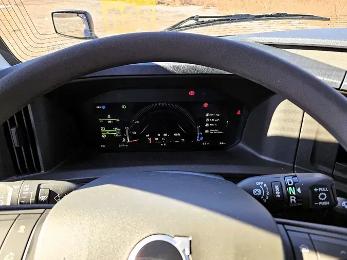 2025 VOLVO VNL64Tv04