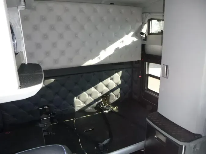 2020 Kenworth W990